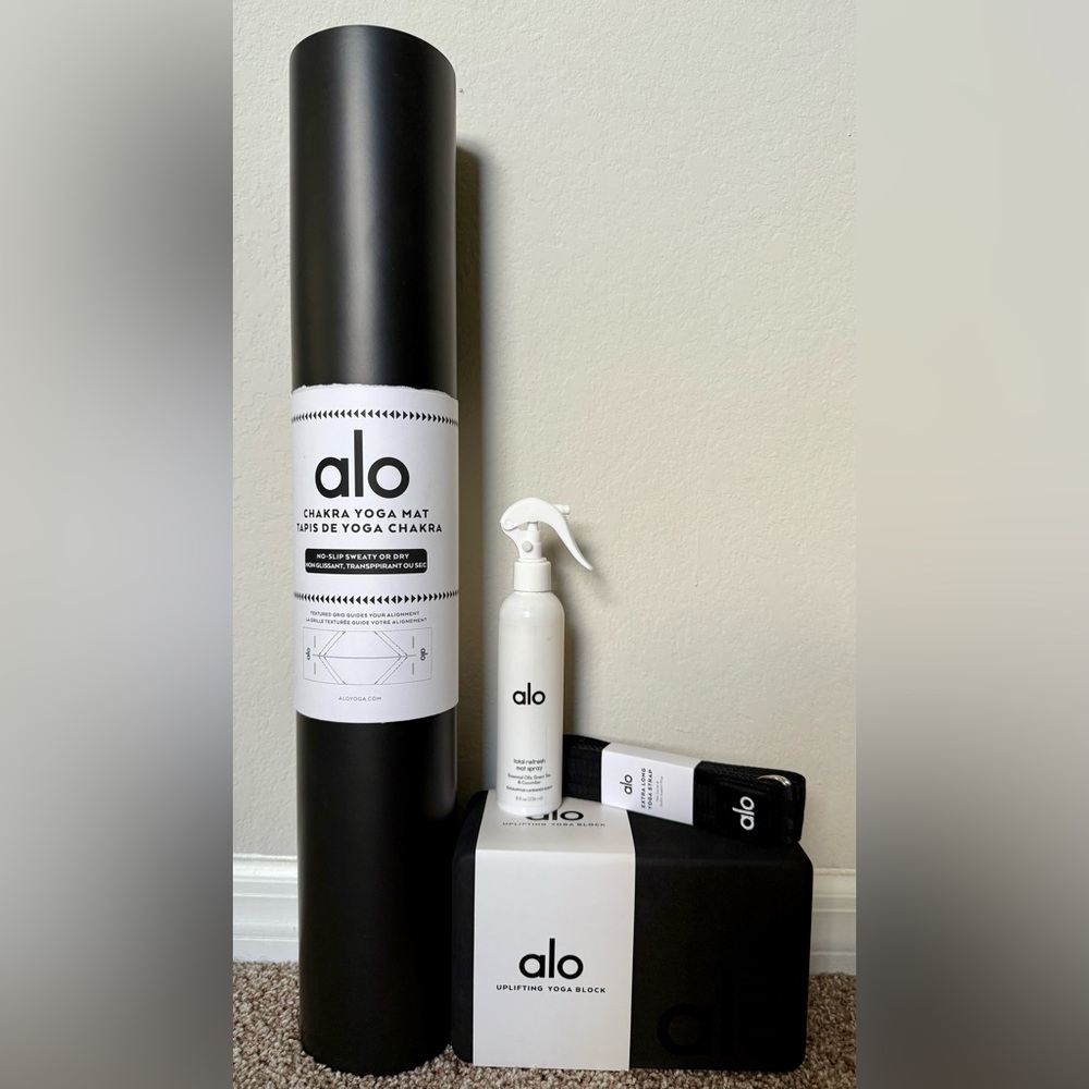 Alo Yoga Chakra Yoga Mat Bundle